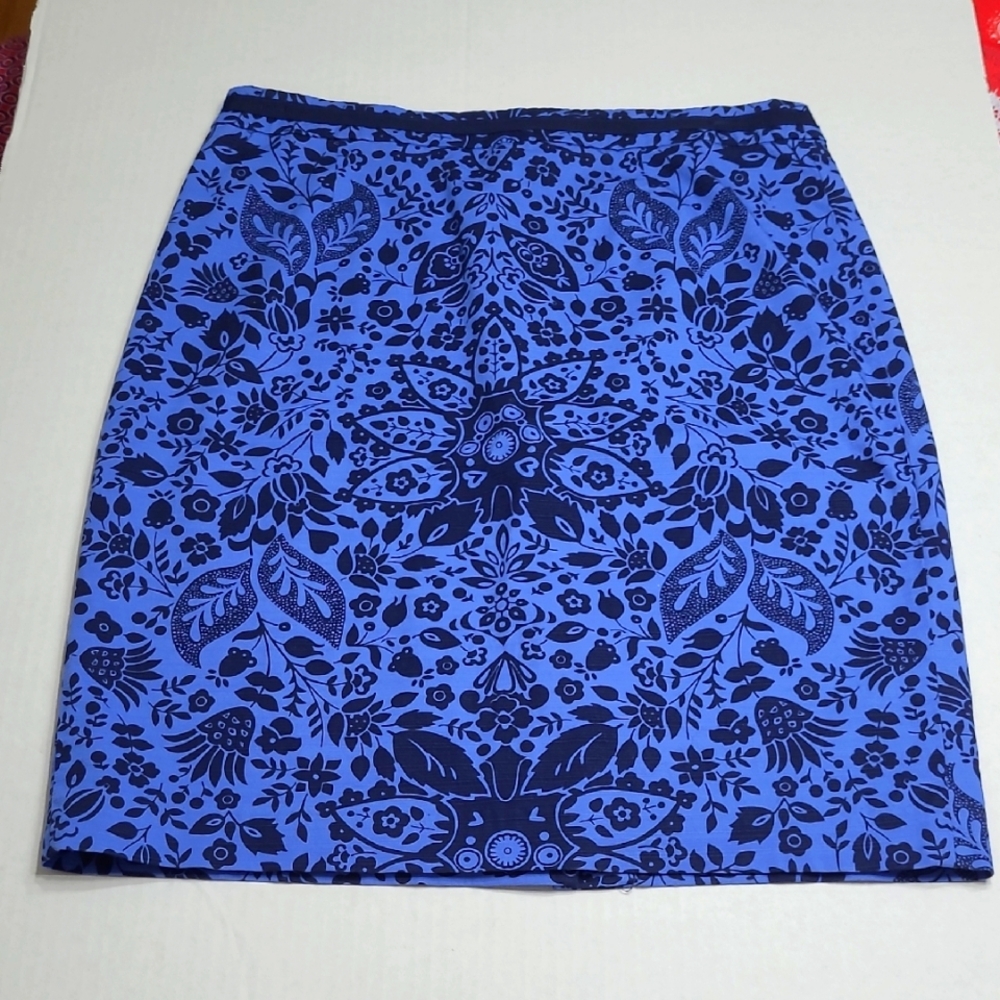 Boden Straight Navy and Blue Floral Skirt - size 10R